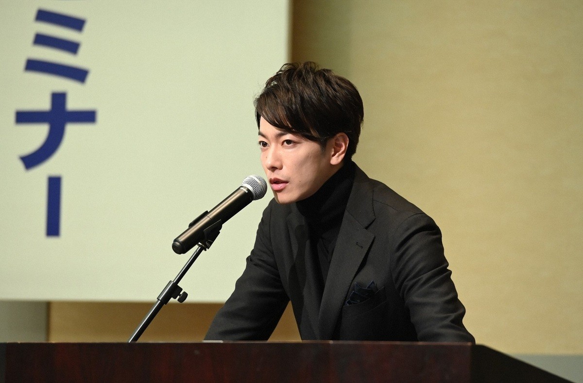 『恋はつづくよどこまでも』佐藤健、上白石萌音への“寝たふりキス”に大反響「天堂先生！！！」
