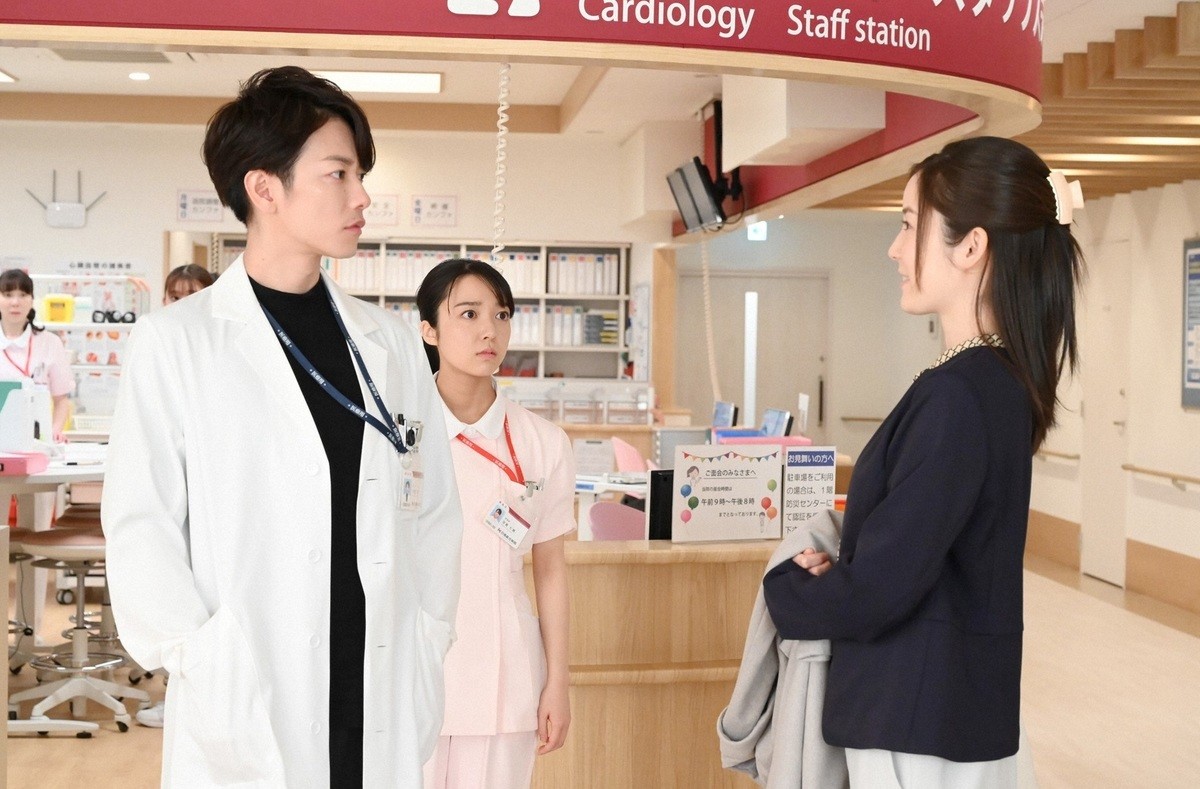 『恋はつづくよどこまでも』佐藤健、上白石萌音への“寝たふりキス”に大反響「天堂先生！！！」