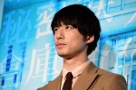 映画『仮面病棟』ジャパンプレミアに登場した坂口健太郎