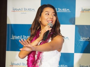 ハワイ州観光局「サーフィン」記者発表会に登場したすみれ