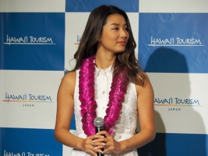 ハワイ州観光局「サーフィン」記者発表会に登場したすみれ
