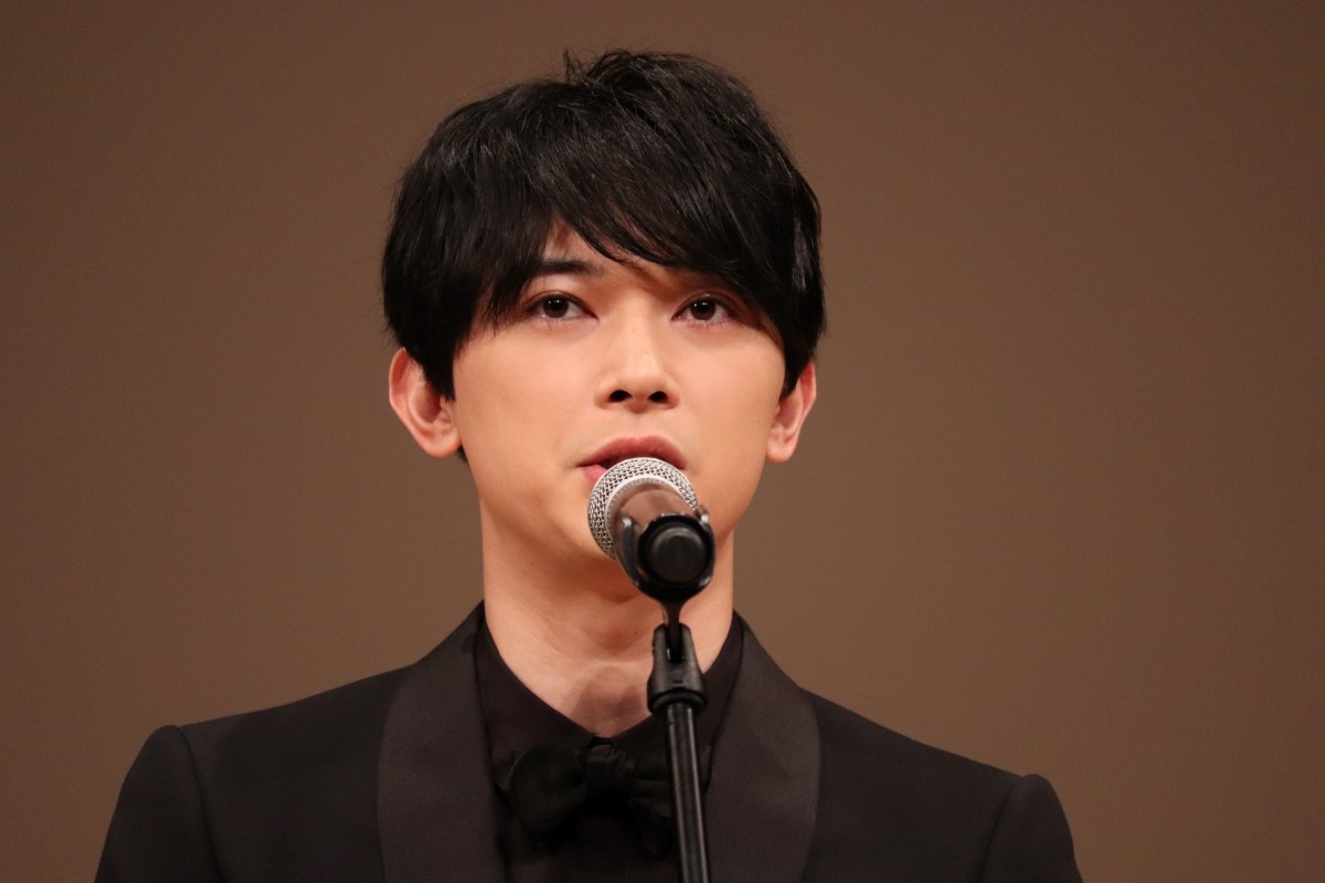 長澤まさみ、黒のドレスでブルーリボン賞受賞「信念を持って生きていきたい」