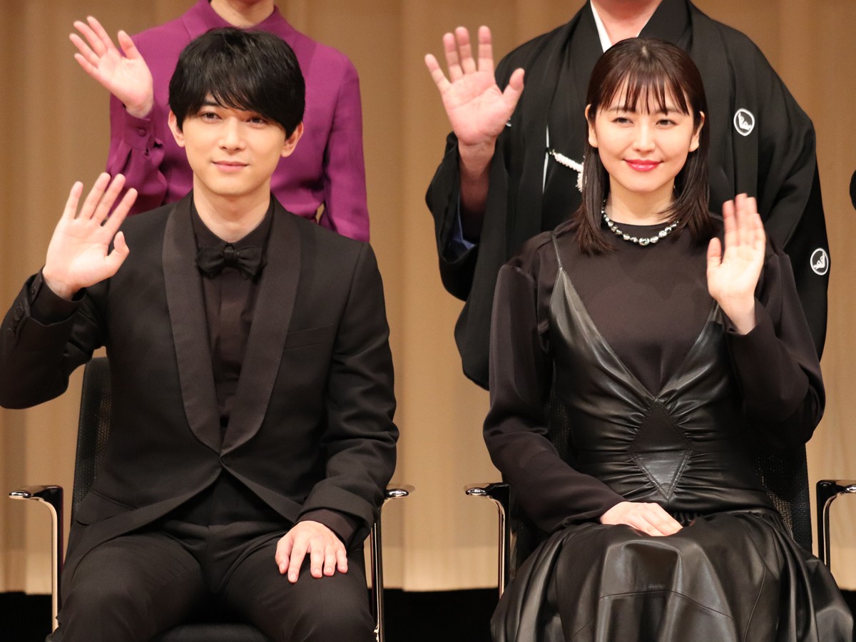 長澤まさみ、黒のドレスでブルーリボン賞受賞「信念を持って生きていきたい」