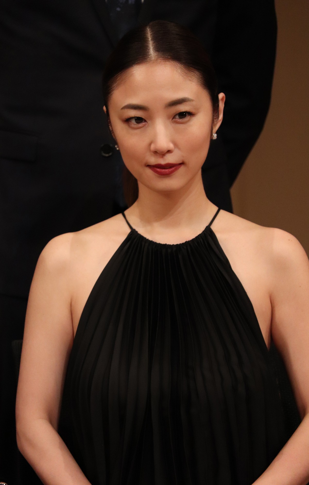 長澤まさみ、黒のドレスでブルーリボン賞受賞「信念を持って生きていきたい」