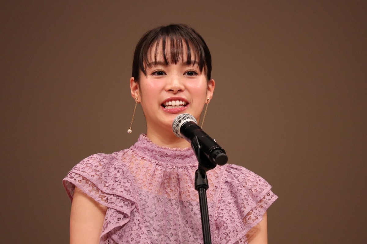 長澤まさみ、黒のドレスでブルーリボン賞受賞「信念を持って生きていきたい」