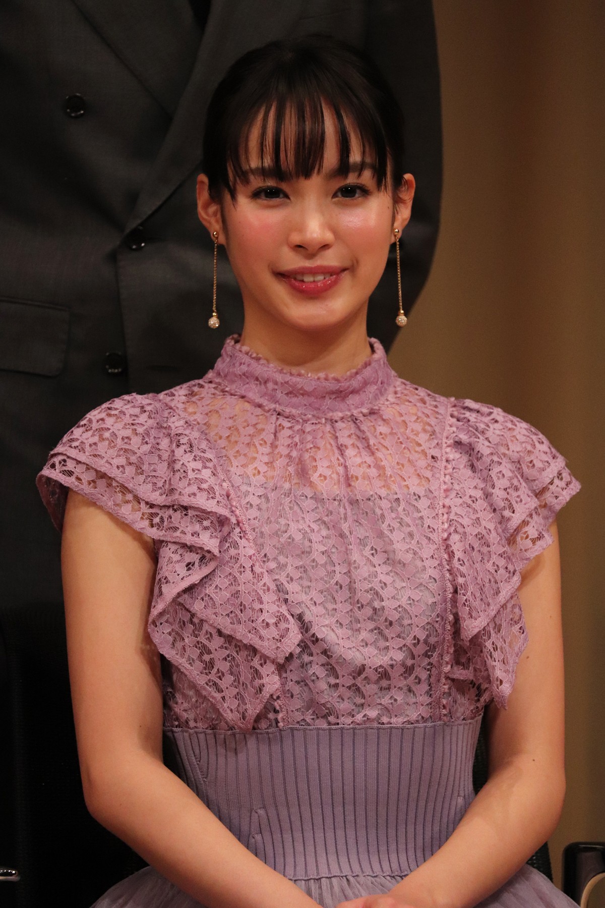 長澤まさみ、黒のドレスでブルーリボン賞受賞「信念を持って生きていきたい」