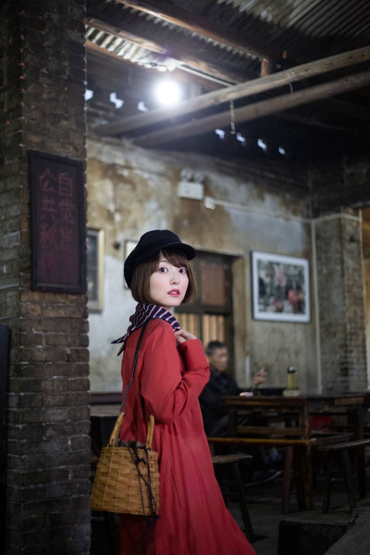 花澤香菜、ベッドに横たわり美脚あらわ　30歳の節目に写真集を発売