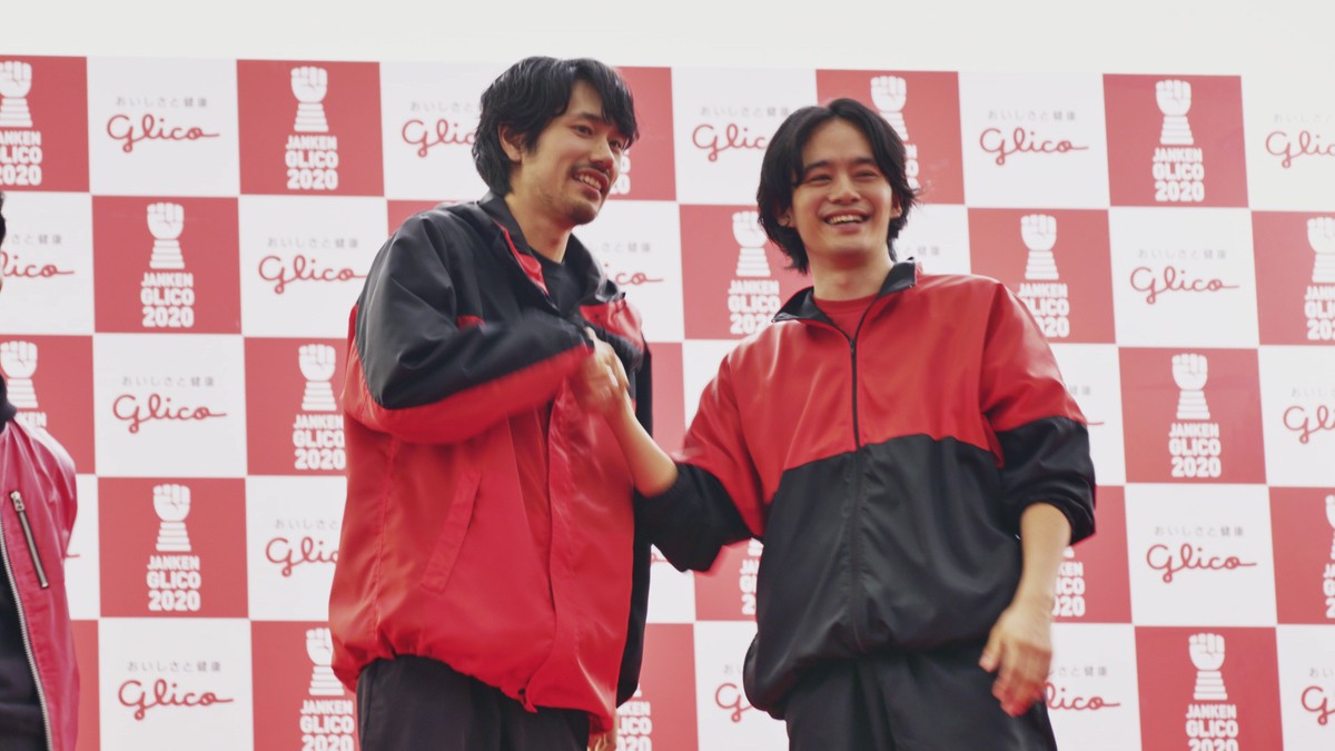 綾瀬はるか、妻夫木聡、藤原竜也、深田恭子…総勢12名が「じゃんけんグリコ」で真剣勝負！