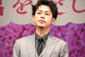 映画『弥生、三月‐君を愛した30年‐』完成披露試写会に登場した成田凌