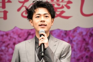 映画『弥生、三月‐君を愛した30年‐』完成披露試写会に登場した成田凌