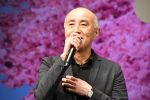 映画『弥生、三月‐君を愛した30年‐』完成披露試写会に登場した遊川和彦監督