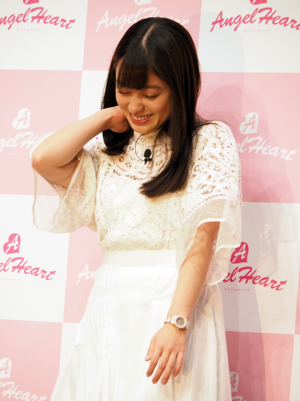 橋本環奈「エンジェルですからね」 “天使”イメージの白レースワンピで登場