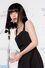 スニーカーベストドレッサー賞 2020 授賞式に登場した池田エライザ