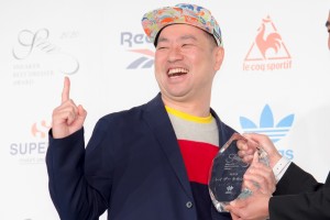 スニーカーベストドレッサー賞 2020 授賞式に登場したレイザーラモンRG