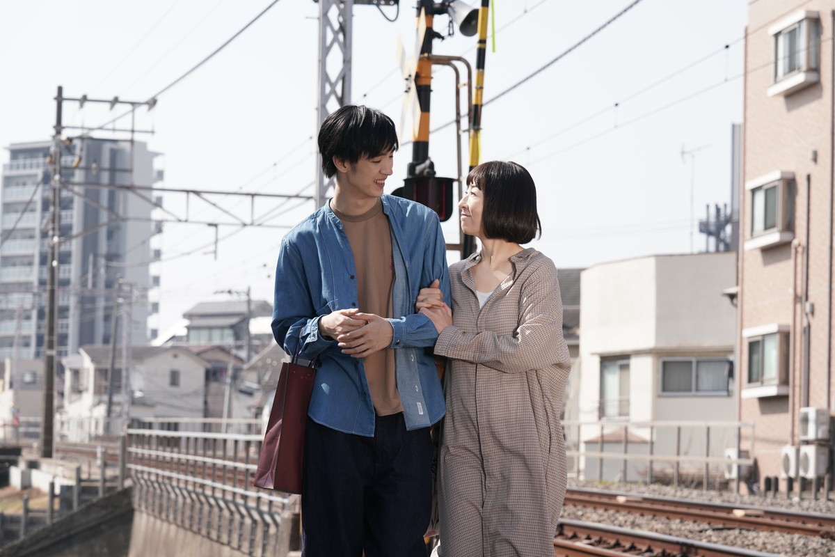 松雪泰子×黒木華『甘いお酒でうがい』場面写真解禁　4.10公開決定