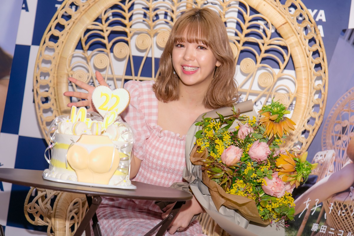 藤田ニコル、写真集のライバルは「田中みな実さんって言ってほしいんでしょ」