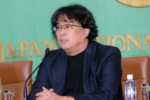 『パラサイト 半地下の家族』記者会見に登場したポン・ジュノ