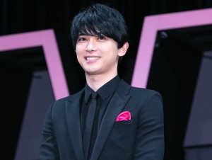 吉沢亮、映画『一度死んでみた』完成披露“ミサ”に登場