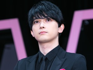 吉沢亮、映画『一度死んでみた』完成披露“ミサ”に登場