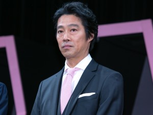 堤真一、映画『一度死んでみた』完成披露“ミサ”に登場