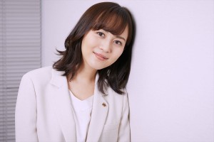 ドラマ『ケイジとケンジ　所轄と地検の24時』比嘉愛未インタビューカット