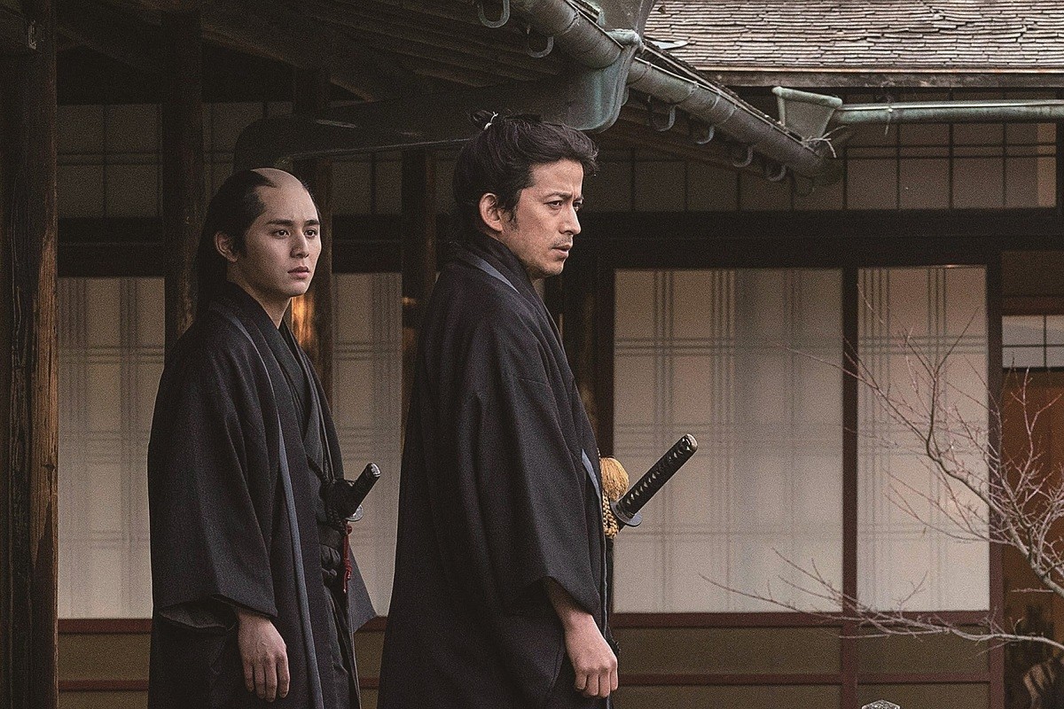 映画『燃えよ剣』場面写真(左から)土方歳三役の岡田准一と、沖田総司役の山田涼介