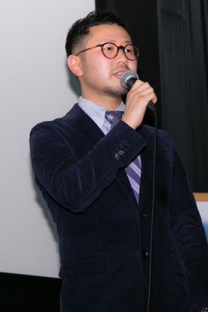 映画『青の生徒会 参る！ season1 花咲く男子たちのかげに』ブレミア先行上映会舞台あいさつに登場した進藤丈広監督