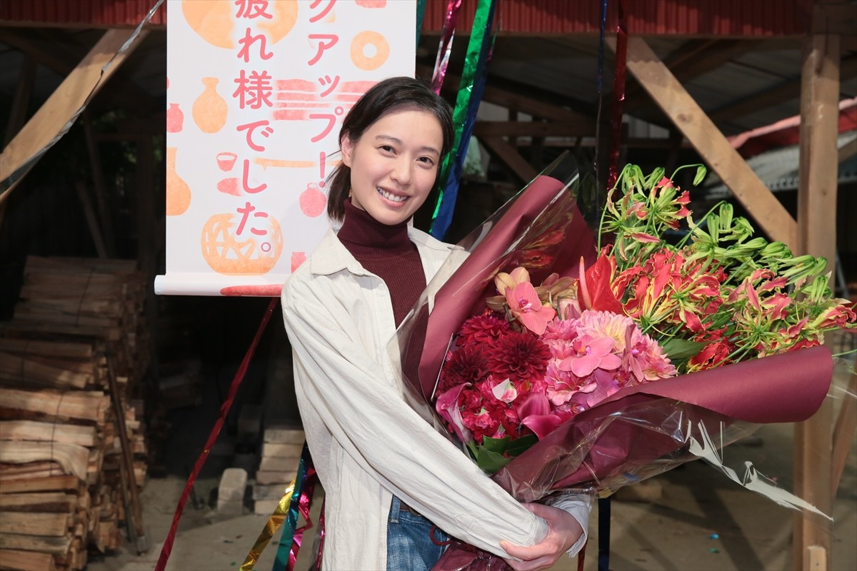 連続テレビ小説『スカーレット』のクランクアップを迎えた戸田恵梨香