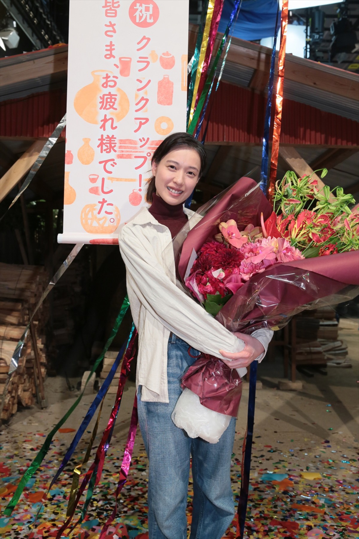 戸田恵梨香、『スカーレット』笑顔でクランクアップ！「財産となる時間を過ごすことができた」