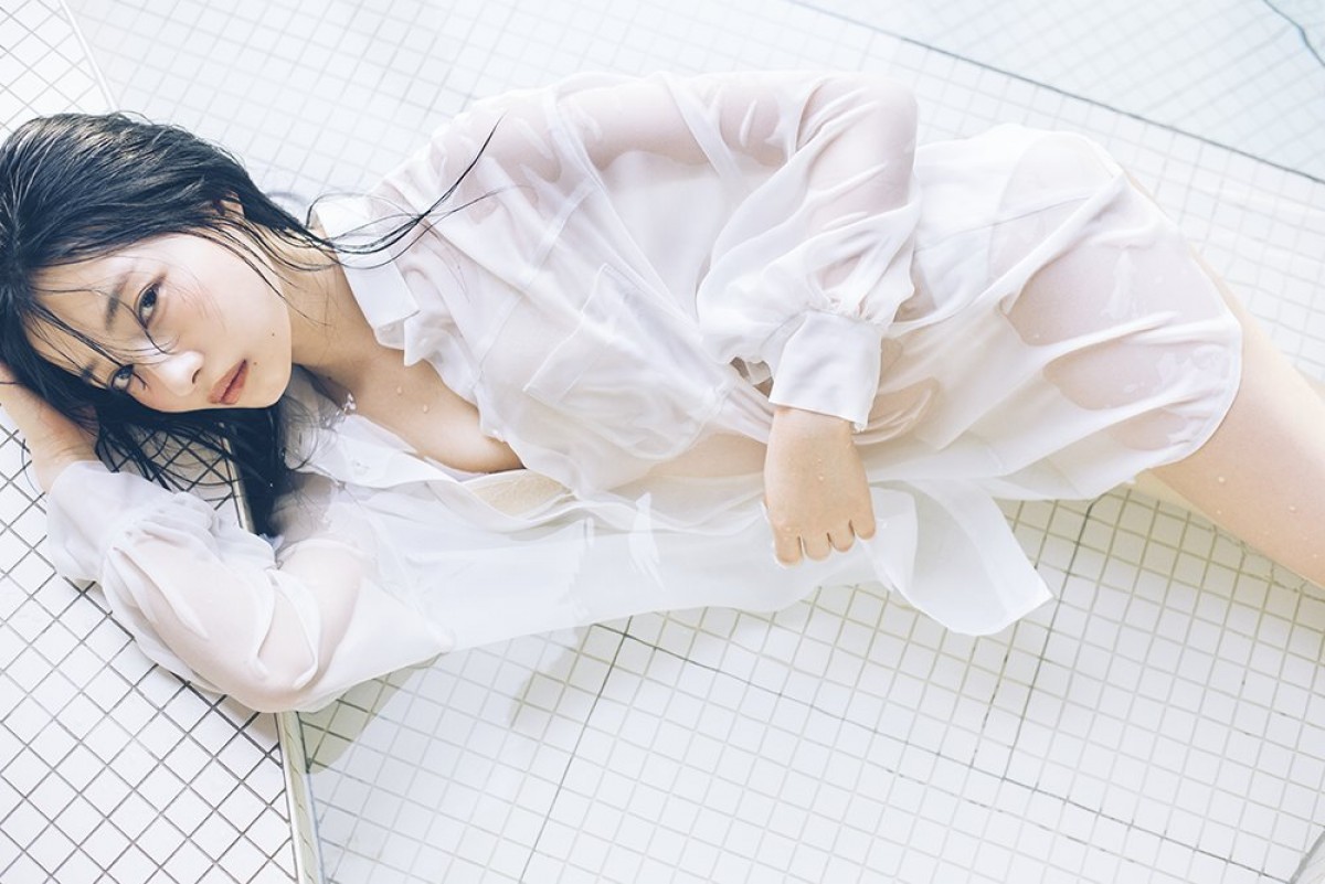 “NMB48おしゃれ番長”村瀬紗英、ファースト写真集発売　破壊的美貌のドSボディ披露