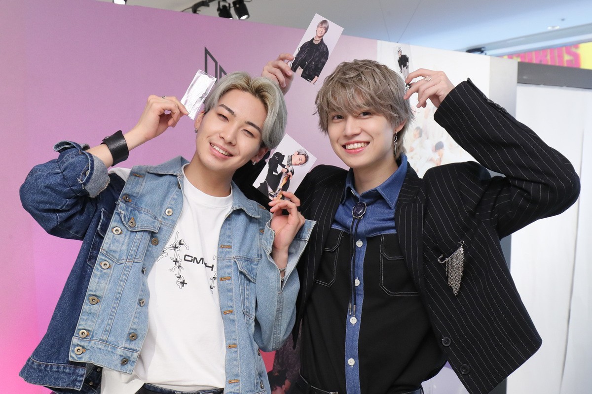 JO1、デビューまでの汗と涙がつまった記念展訪問に大はしゃぎ！