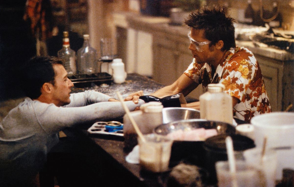 ハーレイ・クインのカラフル＆ポップな衣装、モデルは『ファイト・クラブ』のブラッド・ピット
