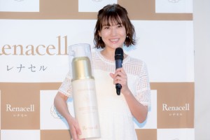 サラフェプラス＆レナセル　ブランドモデル就任イベントに登場した藤崎奈々子