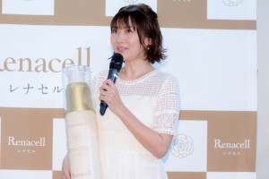 サラフェプラス＆レナセル　ブランドモデル就任イベントに登場した藤崎奈々子