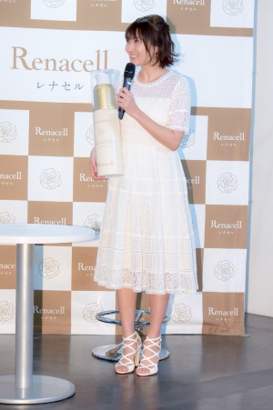 サラフェプラス＆レナセル　ブランドモデル就任イベントに登場した藤崎奈々子