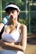 『佐野ひなこ写真集 Hina』解禁カット