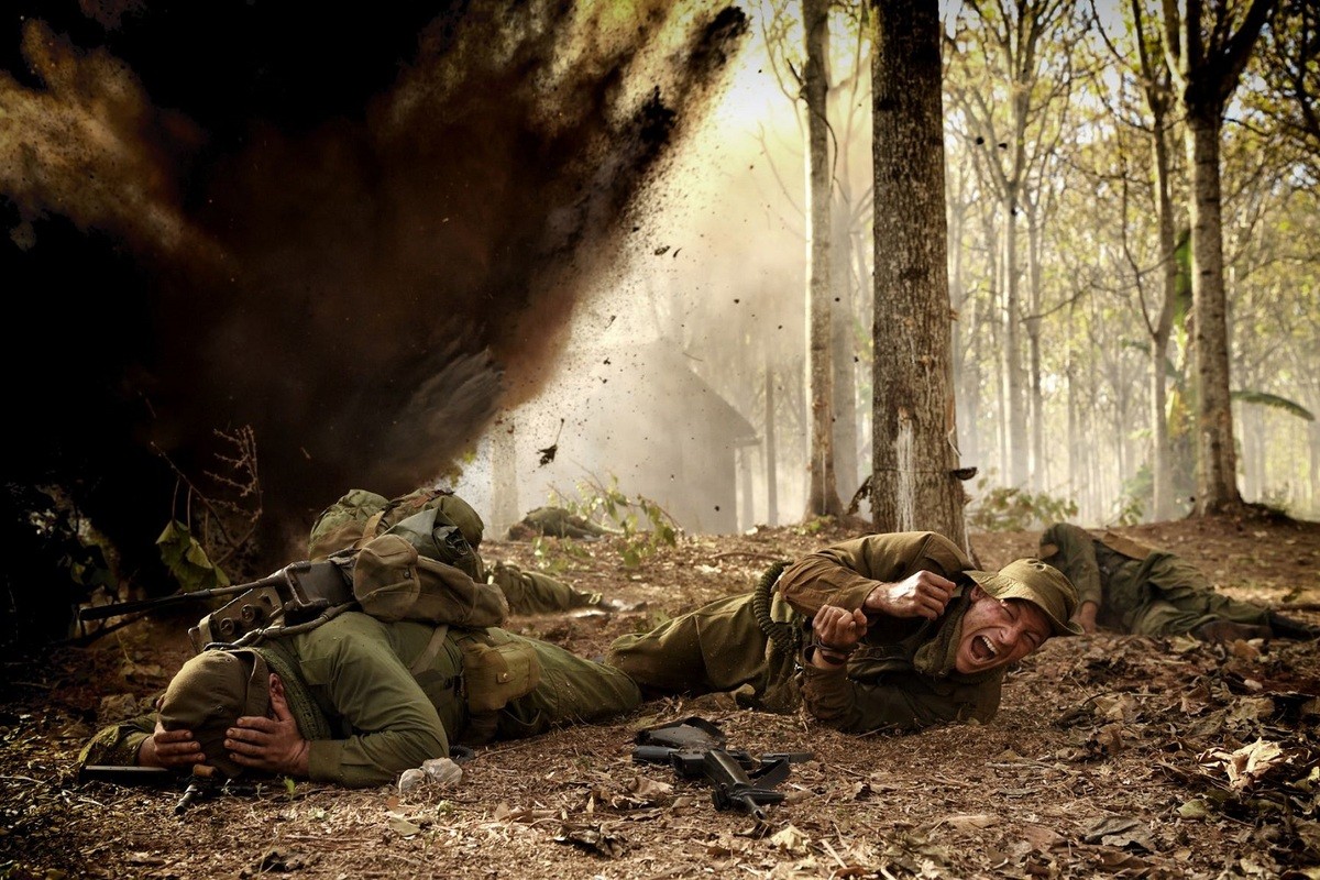 オーストラリア発戦争映画『デンジャー・クロース』、“極限着弾”の瞬間描いたポスター完成
