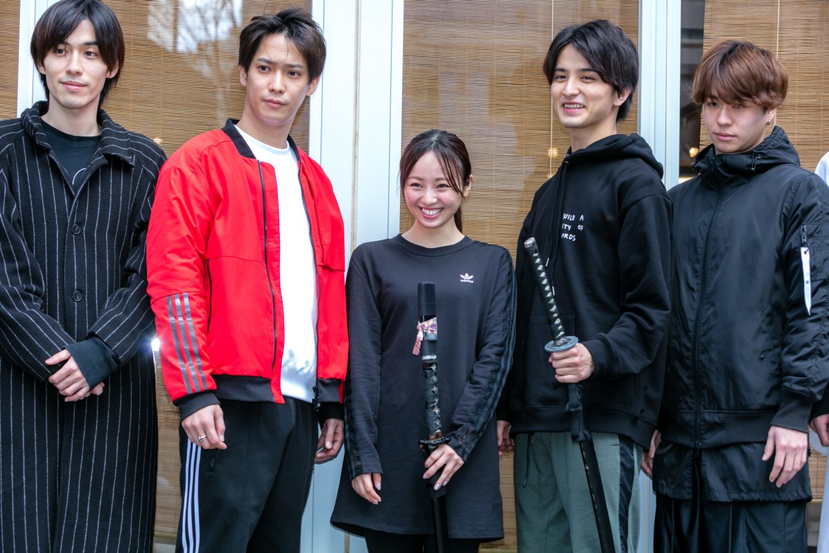 今泉佑唯、鋭い視線で激しい殺陣シーンを披露 『あずみ～戦国編～』稽古公開