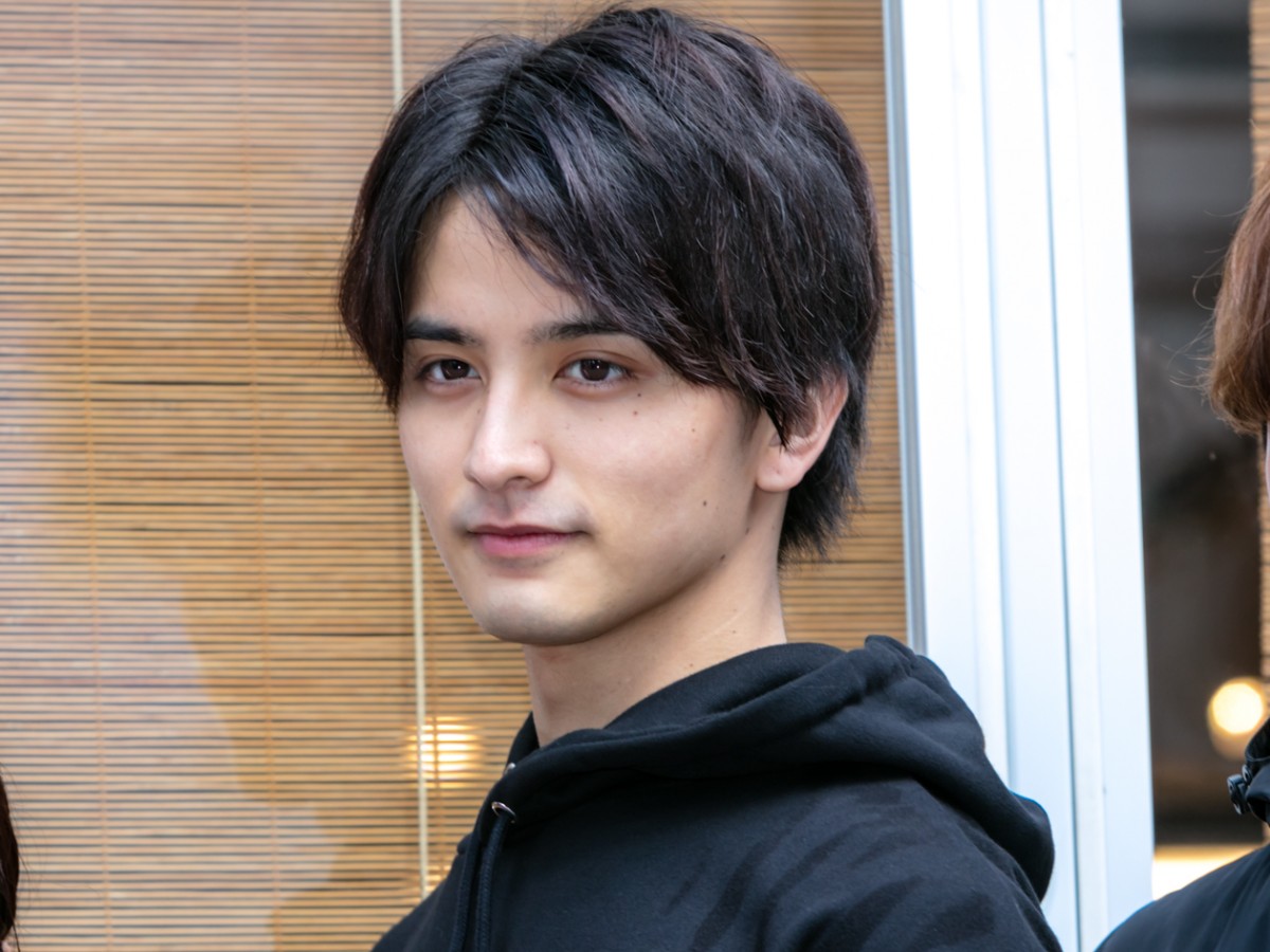 今泉佑唯、鋭い視線で激しい殺陣シーンを披露 『あずみ～戦国編～』稽古公開