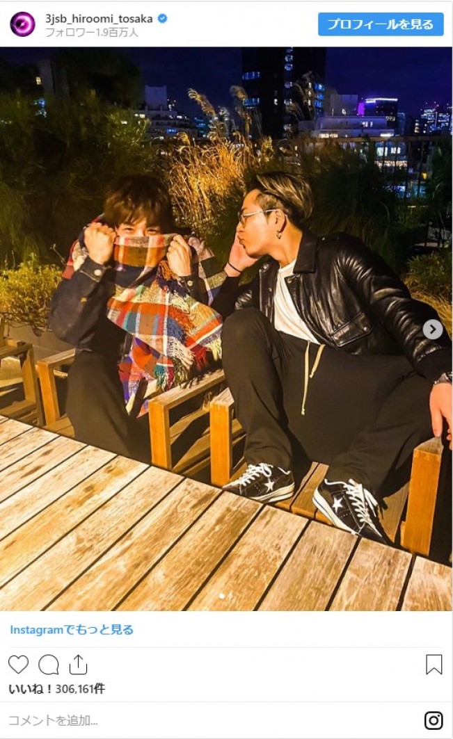 写真）岩田剛典、登坂広臣に見つめられて照れる姿にファン「ラブラブや