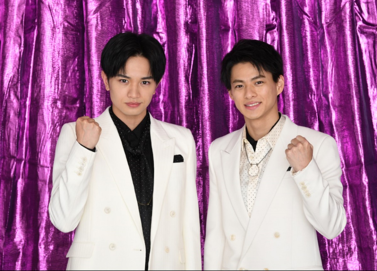 音楽の祭典『Premium Music 2020』で音楽番組初MCを務める(左から)中島健人、平野紫耀