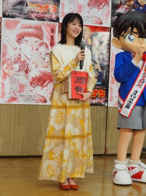 『名探偵コナン 緋色の弾丸』公開アフレコイベントに登場した浜辺美波