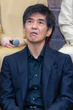 映画『一度も撃ってません』完成報告会に登場した佐藤浩市