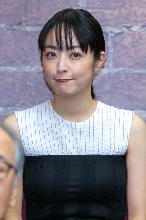 映画『一度も撃ってません』完成報告会に登場した井上真央