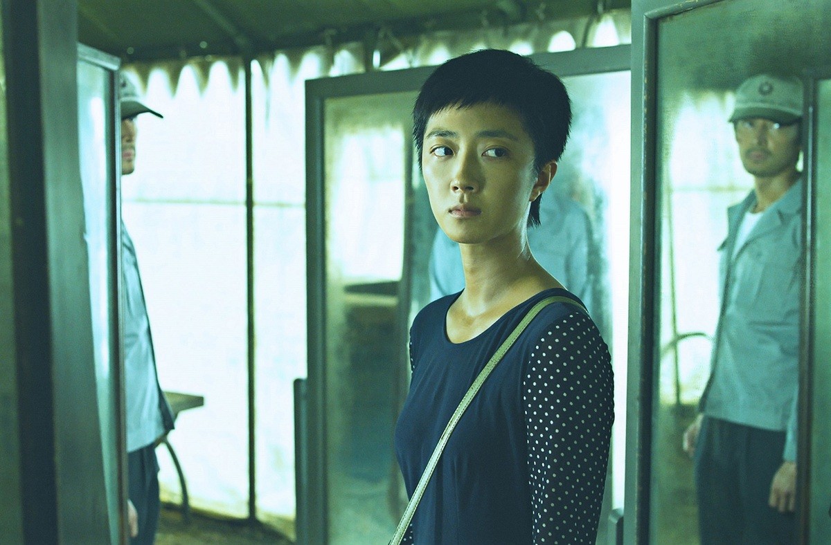 “闇夜を彷徨う”2人の男女…『鵞鳥湖の夜』村上淳＆中村優子ナレーションの2種類の予告