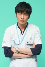 木曜劇場『アンサング・シンデレラ 病院薬剤師の処方箋』に出演が決まった田中圭のビジュアル