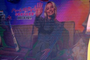 ＜ハーレイ・クイン＞公開直前！“悪カワ”イベントにVTRゲストとして登場したマーゴット・ロビー