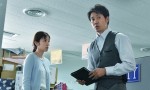 【写真】松岡茉優の猛ダッシュ、 木村佳乃のにらみ顔『騙し絵の牙』場面カット