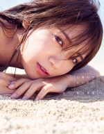 【写真】乃木坂46・秋元真夏の新ランジェリーカット　プールサイドで魅惑のショット