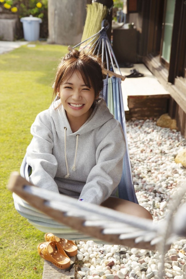 秋元真夏の弾ける笑顔に癒される 2nd写真集 しあわせにしたい 沖縄ロケカット解禁 年3月15日 写真 エンタメ ニュース クランクイン
